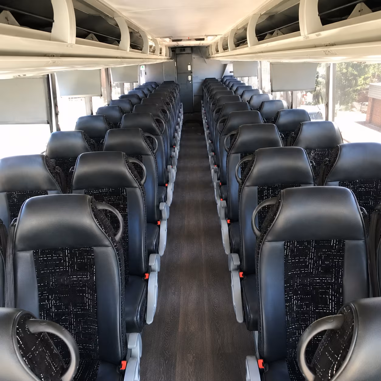 charter bus connections to charles m schulz sonoma county airport and bay area hubs